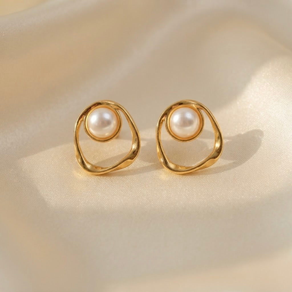 Isla Pearl Earrings