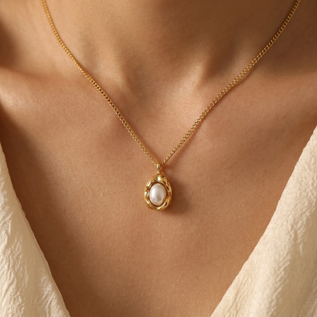 Luna Pearl Necklace